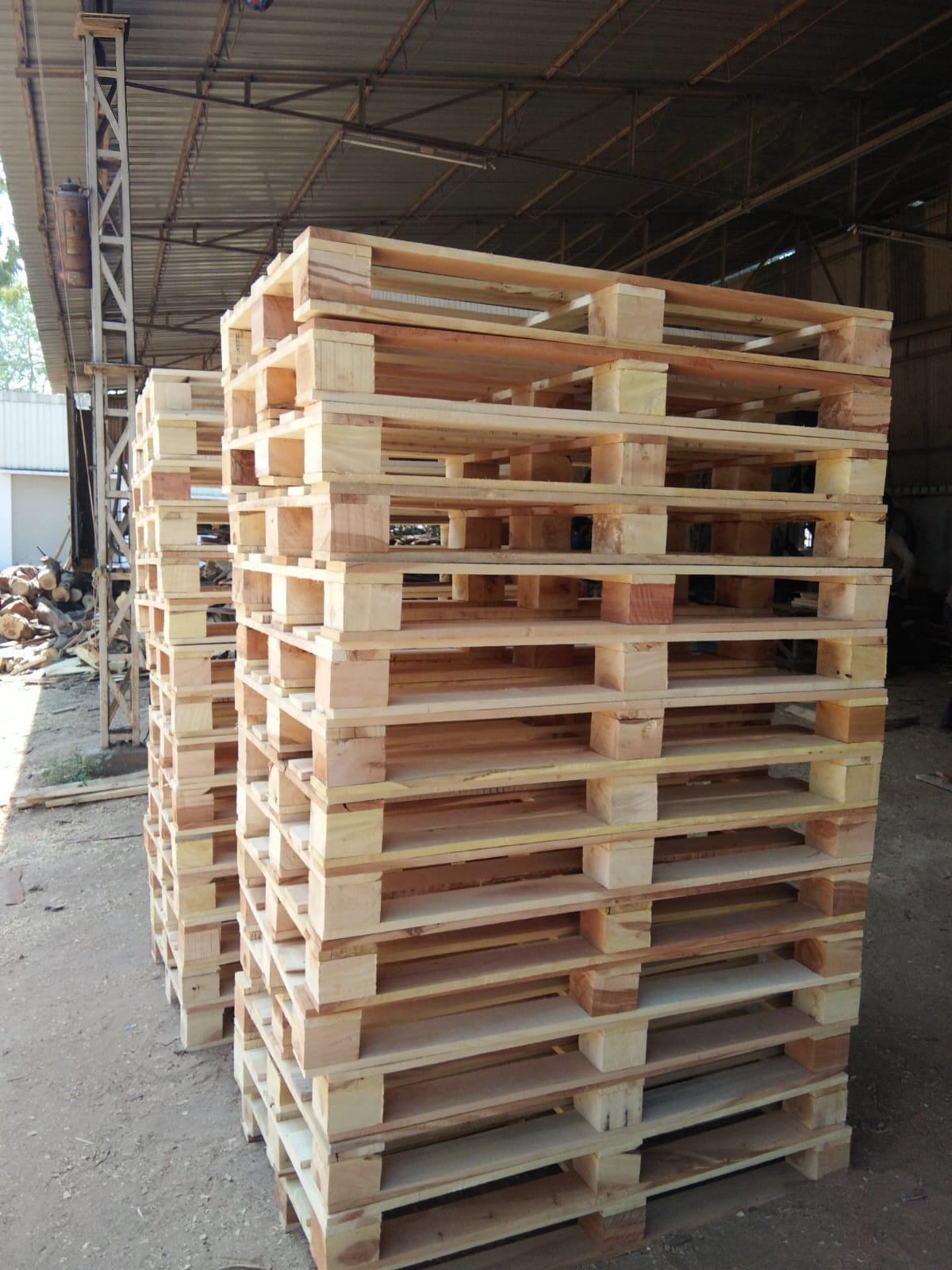4 Way Pallets Manufacturer in Ahmedabad | Mahakali Saw Mill
